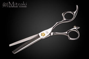 Mitzaki "Nisu"  ein Scherenset in  5,5 ZOLL oder in 6.0 ZOLL aus hochwertigem Japanstahl, perfekt  zum Slicen und allen anderen Arbeiten am Haar, ausgeprägter HOHLSCHLIFF, incl. Öler Lederetui & Zubehör